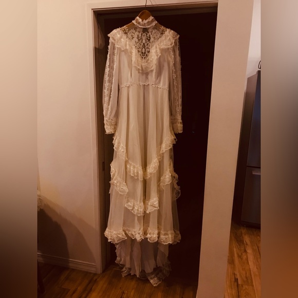 Vintage Wedding Dress Size 10 or Medium - Picture 9 of 17